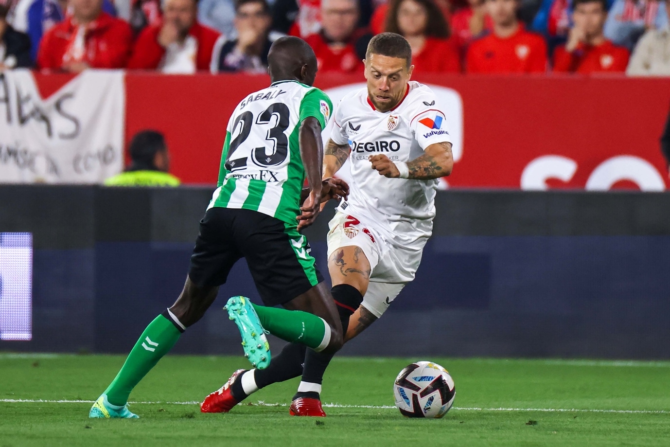 包含转会期塞维利亚调整名单以备德甲，再遭质疑环节打磨，管理层满意，球探报告显示潜力的词条-AYX SPORTS